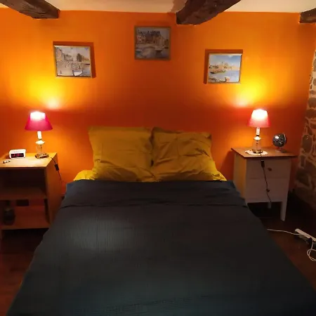 Habitación en casa particular Maison En Granit Bleue