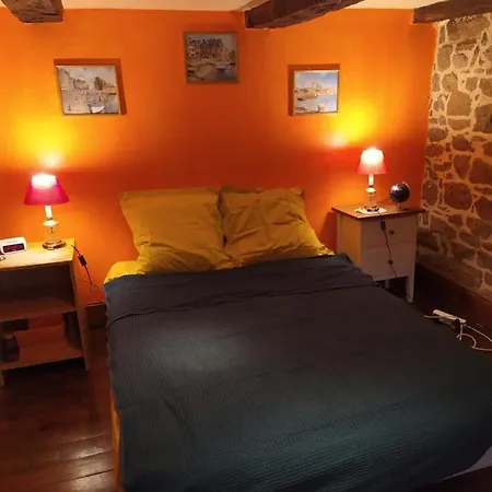 Habitación en casa particular Maison En Granit Bleue